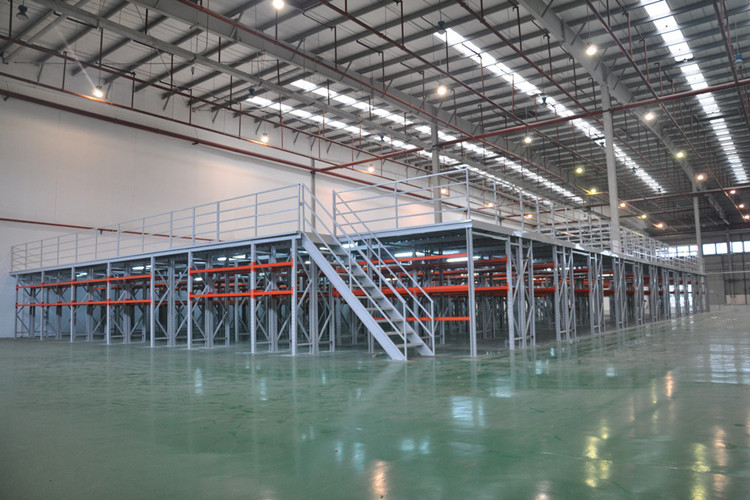 Estructura de acero de almacén prefabricada con plataforma de almacenamiento de entresuelo